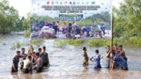 Wakapolda Riau Bersama Danrem 031/WB Pimpin Penanaman Mangrove Nasional Secara Serentak di Dumai