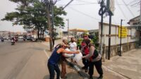 Jumat Berkah, Polwan Polres Metro Tangerang Kota Bagi-Bagi Sembako