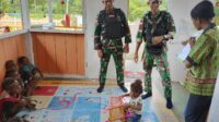 Satgas Yonif Raider 200/BN Bantu Mengajar Siswa PAUD Muara Nawa