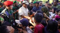 Jabat Tangan Langsung dengan Prabowo, Ibu Samsiah: Saya Seperti Mimpi