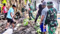 Bersama Warga Dusun Kauman, Babinsa Sumberrejo Bojonegoro laksanakan Karya Bakti Persiapan Hari Raya Idul Adha 1444 Hijriyah