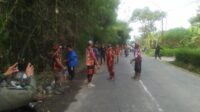 Pemuda Pancasila Giat Gotong Royong Bersihkan Jalan