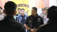 Pastikan Kesiapsiagaan di Malam Libur Panjang, Kapolres Pelalawan Gelar Apel Pleton Siaga Ombak