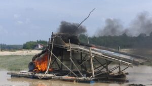 Polsek Benai Dibackup Satreskrim Polres Kuansing Tertibkan Aktifitas PETI di Dua Lokasi