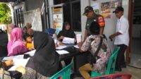 Jemput Bola Dukcapil Babinsa Berikan Pendampingan di Desa Pasir Tanjung