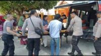 Kepedulian Polisi RW Dan Personil Sat. Binmas Polres Sampang Bawa Warga Tidak Mampu Ke Rumah Sakit