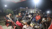 Sambangi Pos Ronda, Kapolres Pelalawan Ngopi Bareng Sambil Dengarkan Keluhan Masyarakat