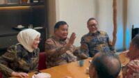 Prabowo Meriung Bersama Para Menteri: Hidup Itu Jangan Dibawa Rumit