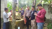 Polsek Jonggol Polres Bogor Evakuasi Jasad Lansia Yang Terjatuh Ke Dalam Sumur