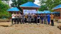 Peduli Satwa Dilindungi,Kapolres Raja Ampat Pimpin Pelepasliaran Penyu Hijau Di Pantai Saleo