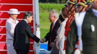 Menteri Basuki Sambut Kedatangan Kaisar Jepang di Bandara Soekarno-Hatta