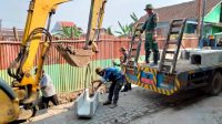 Koramil 04/Jebres Bersama Masyarakat Genjot Penyiapan Karya Bakti Daerah Tahap VI TA.2023 di Wilayah Pucangsawit