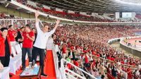 Tiba di GBK, Presiden Disambut Ketum PSSI