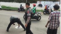 LAKA LANTAS DI JALAN NAROGONG, PIHAK KEPOLISIAN LAKUKAN PENANGANAN OLAH TEMPAT KEJADIAN
