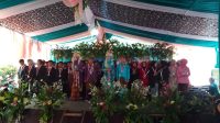 Paturai Tineung SDN Purwasari 02 Menggelar Acara Perpisahan Di Halaman Sekolah