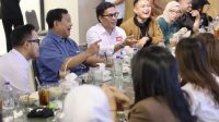 Minggu Santai Prabowo Makan Nasi Padang Bareng Jurnalis dan KOL di Kemang