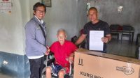 Kerja Nyata Baznas Kabupaten Sukabumi Bersama Yayasan Jurnalis Langkah Terarah Salurkan Bantuan Kursi Roda