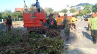 Lapangan Pamedan Puro Mangkunegaran Jadi Sasaran Kerja Bakti Babinsa Keprabon Bersama Warga