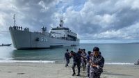 Jelang Latgab TNI, KRI Teluk Weda-526 Satfib Koarmada III Asah Kemampuan Beaching Dan Retrack