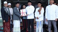 Menteri ATR/Kepala BPN Serahkan Sertipikat Tanah Wakaf pada Momen Iduladha di Kota Malang