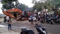 Alat Berat Yang Melintas di Desa Cipelang – Cijeruk Berujung Ricuh