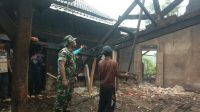 Babinsa Karangtengah Cek Kerusakan Rumah Warga Akibat Gempa Bumi 6.4 SR Di Barat Daya Bantul