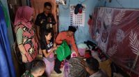 Babinsa Bersama Bhabinkamtibmas Jagalan Dampingi Ibu-Ibu PKK Berikan Bantuan Tambahan Gizi Pada Anak Stunting