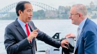 Momen Keakraban Presiden Jokowi dan PM Albanese di Kapal