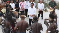 Ketua MPR RI Bamsoet Apresiasi Inisiator Hak Angket Skandal Bank Century Maruarar Sirait Bagikan Tali Asih Kepada 500 Koster