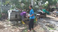 Guyub Rukun, Banbinsa Kelurahan Banyuanyar Bersama Warga Kerjabakti Bersihkan Lingkungan