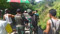 Satgas Yonarmed 16/TK Bantu Evakuasi Warga Perbatasan Yang Mengalami Sakit Parah