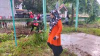 Kompak, Babinsa Kel. Matekko, Kodim 1411/Blk, Rem 141/Tp, Bersama Pegawai Bersihkan Kantor yang tidak di gunakan