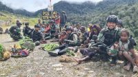 Borong Hasil Bumi 5 Kampung, Prajurit Satgas Yonif PR 433/JS Tingkatkan Perekonomian Masyarakat Distrik Dal