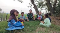 Liburan Sekolah Babinsa Ajak Anak Sekolah Dasar Belajar dan Mengaji 