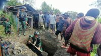 Jalin Silaturahmi, Satgas Yonif 143/TWEJ Bantu Pemakaman Warga Pegunungan Papua