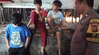 Bhabinkamtibmas Polsek Megamendung Polres Bogor Lakukan Dialogis Dengan Anak – Anak Yang Nongkrong Dalam Rangka Menjaga Kamtibmas
