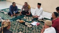 Lakukan Monitoring Wilayah Bhabinkamtibmas Bersama Babinsa Koramil 2114 Memantay Kegiatan Warga Desa Binaan