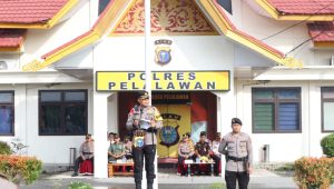 Kapolres Pelalawan Pimpin Apel Gelar Pasukan Operasi Patuh Lancang Kuning 2023