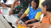 Satgas Yonarmed 16/TK Bantu Imunisasi Balita di Perbatasan RI – MLY