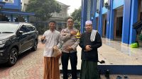 Pak Bhabin Desa Banjarwaru Polsek Ciawi Polres Bogor silaturahmi dengan Tomas, sampaikan pesan pesan kamtibmas