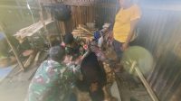 Satgas Yonif 143/TWEJ Tangani Warga Pendarahan Pasca Melahirkan di Papua