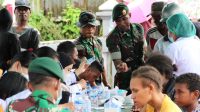 Kostrad Peduli Kesehatan, Yonif Raider 754/ENK/Kostrad Laksanakan Bakti Sosial Kepada Warga Papua