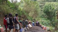 Peran Aktif Babinsa Dalam Percepatan Pembangunan Di Desa Binaan Dengan Turut Langsung Dalam Karya Bakti Pembuatan Talud