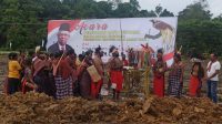 Prosesi Upacara Adat Mengawali Peletakan Batu Pertama Sentra Prasarana Kantor Gubernur Papua Barat Daya