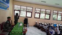 Babinsa Koramil 03 Kuala Kencana Beri Materi Wasbang ke Siswa Baru SMK N 1 Kuala Kencana