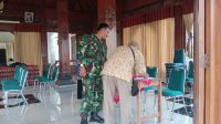 Dampingi Posyandu, Bukti Nyata Babinsa Tegalharjo Peduli Kesehatan Warganya Terutama Lansia