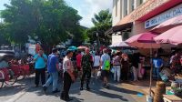 Gandeng Security, Babinsa Sudiroprajan Gelar Patroli di Area Pasar Gedhe Solo