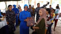 Peduli Terhadap Kesehatan Masyarakat Pesisir, Lantamal XIV Melaksanakan Program Penanganan Stunting di Pulau Doom Sorong