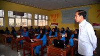 Presiden Jokowi Tinjau Kegiatan Pembelajaran di SMKN 2 Kabupaten Bengkulu Tengah