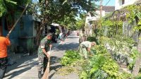 Keren..!! Babinsa Kelurahan Banyuanyar Laksanakan Jumat Bersih Bersama Linmas